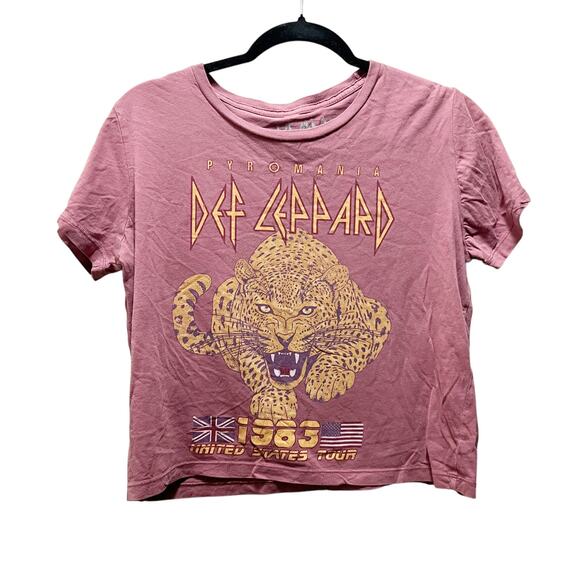 Def Leopard by Goodie Two Sleeves Red Cropped Graphic Tee T-Shirt Size Large - Picture 1 of 5